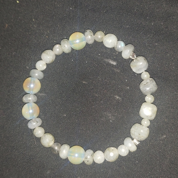 Handmade semi precious Labordorite stone bracelet - Picture 2 of 3